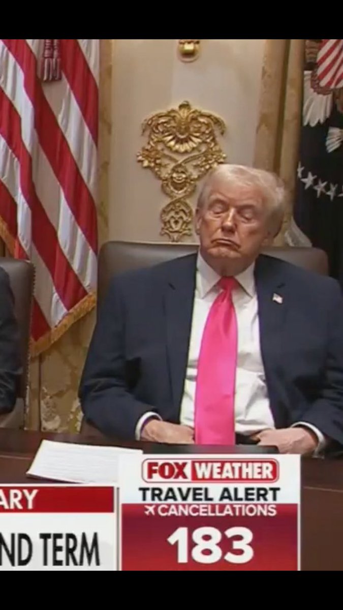 Après avoir gracié  L’ex-président hondurien, Juan Orlando Hernandez, reconnu coupable de trafic de drogue, le président en place à la Maison Blanche s’est endormi en direct devant des millions de téléspectateurs !!

Bonne chance à tous