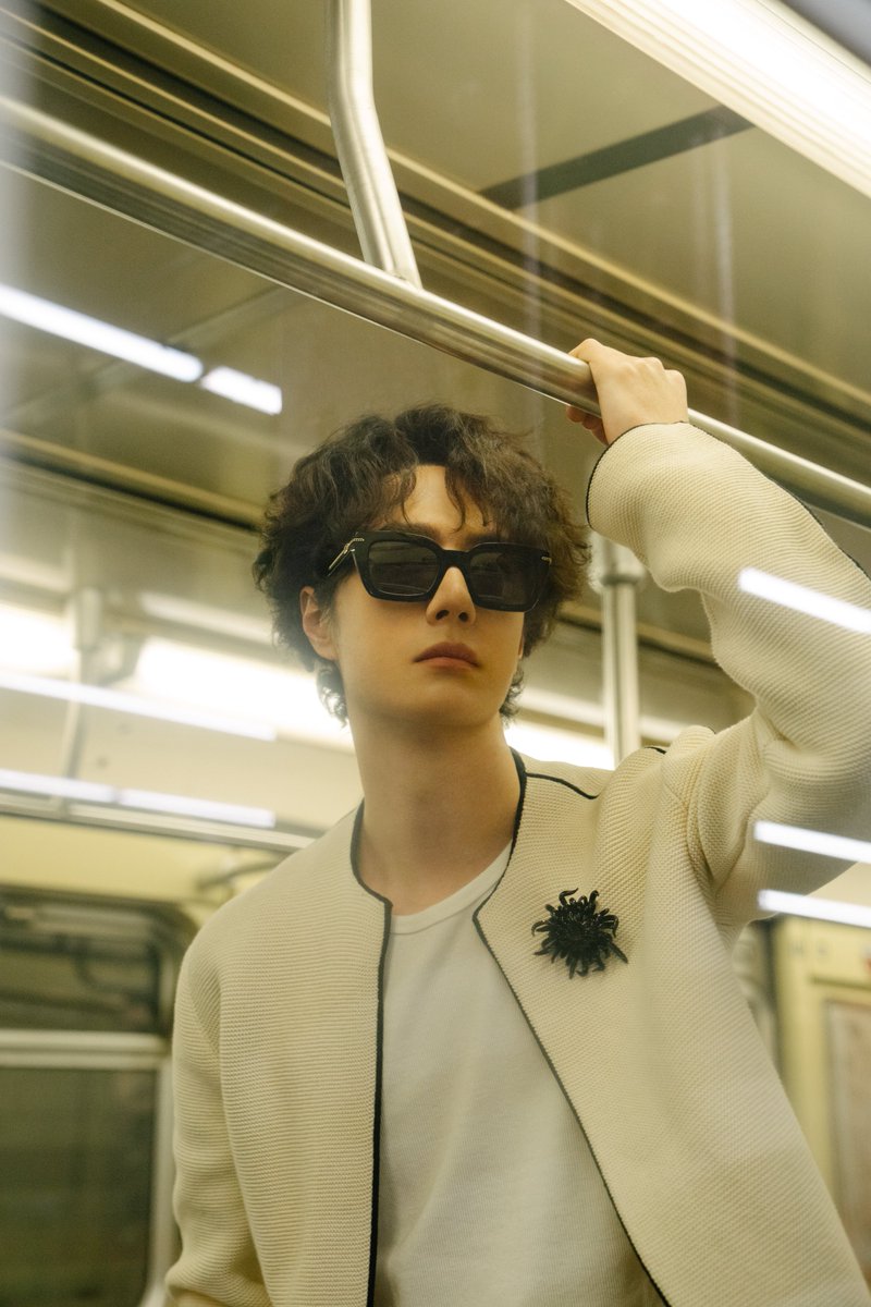 251203 13:50 YIBO-OFFICIAL weibo update x Wang Yibo (3/3) He draws