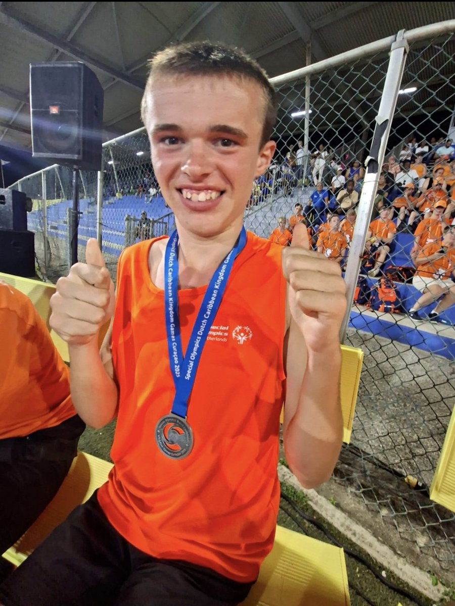 BaJoDiToCo's tweet image. Dit is Dion, mijn Dion. Zwaar verstandelijk gehandicapt. Vaak uitgelachen en belachelijk gemaakt op straat in onze maatschappij. 3 december Wereld Gehandicapten Dag. Maak Dion en alle anderen zichtbaar door dit bericht zoveel mogelijk te delen!! 
💛🖤 
#GehandicaptKind
#ZieOns