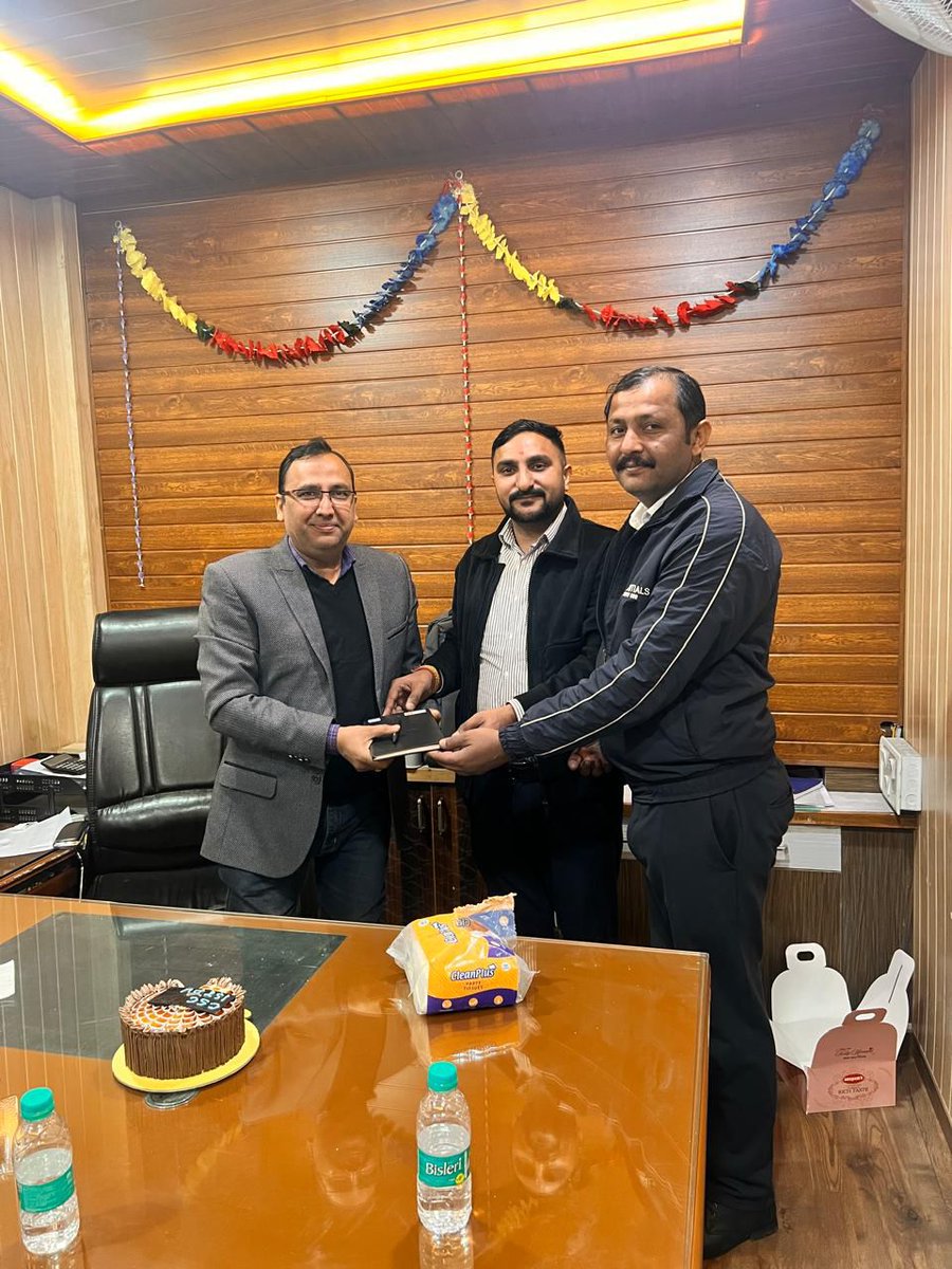 cscfinancial_'s tweet image. Congratulations!!! 🎉

CSC Punjab Team celebrate the 1st Loan Disbursement Case of Aditya Birla with a special cake-cutting ceremony. 🎂✨

Wishing many more milestones ahead!

#csc #cscloanbazar #cscfinancialservices #adityabirla