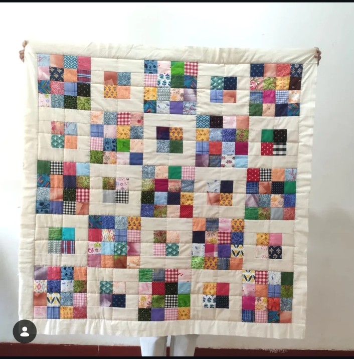 BlrQuilt's tweet image. A colourful patchwork quilt made prettier with expert longarm quilting by @quiltstudiosblr ✨
Want yours longarm-quilted? WhatsApp: +91 96067 58282

#LongarmQuilting #PatchworkQuilt #CustomQuilts