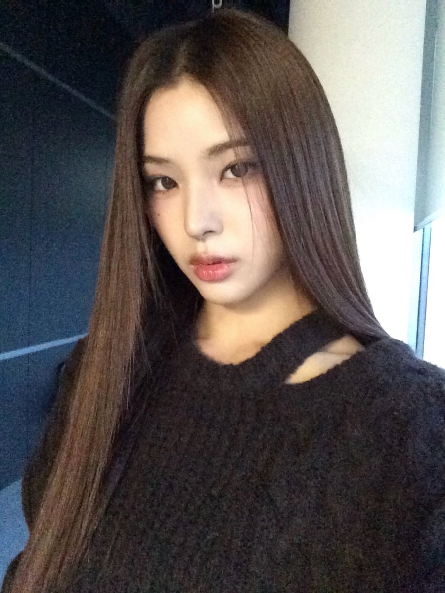 tomiryus's tweet image. imagine just existing looking like this