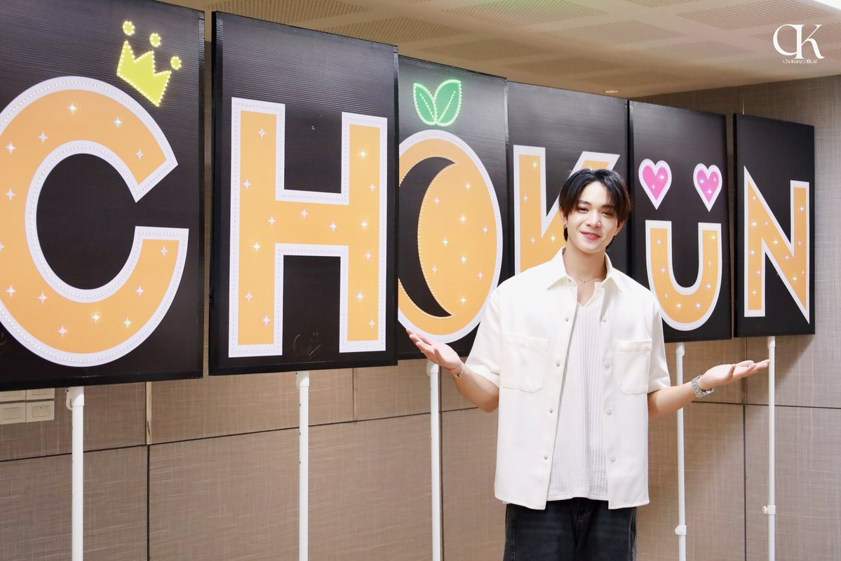 champzarr's tweet image. ปีหน้ารอชมซีรีส์ #17thspringseries 🎉

เก็บตกวันเกิดน้องโชกุน 🎂
รวมตัวคนรักน้อง
ปล.คนที่มีลักยิ้มก็มา😳
น่ารักคู่ โดนตกเลย💯

ขอบคุณพี่เอก
พี่น้องบ้านโชกุน
แฟนคลับทุกคน
ร่วมมือกันฟินมาก

#Chokun20thOceanLand 
#ChokunAston 
#Chokunz_jkz 
#Chokunputtipong
#จ้างแชมป์ยังไงก็คุ้ม