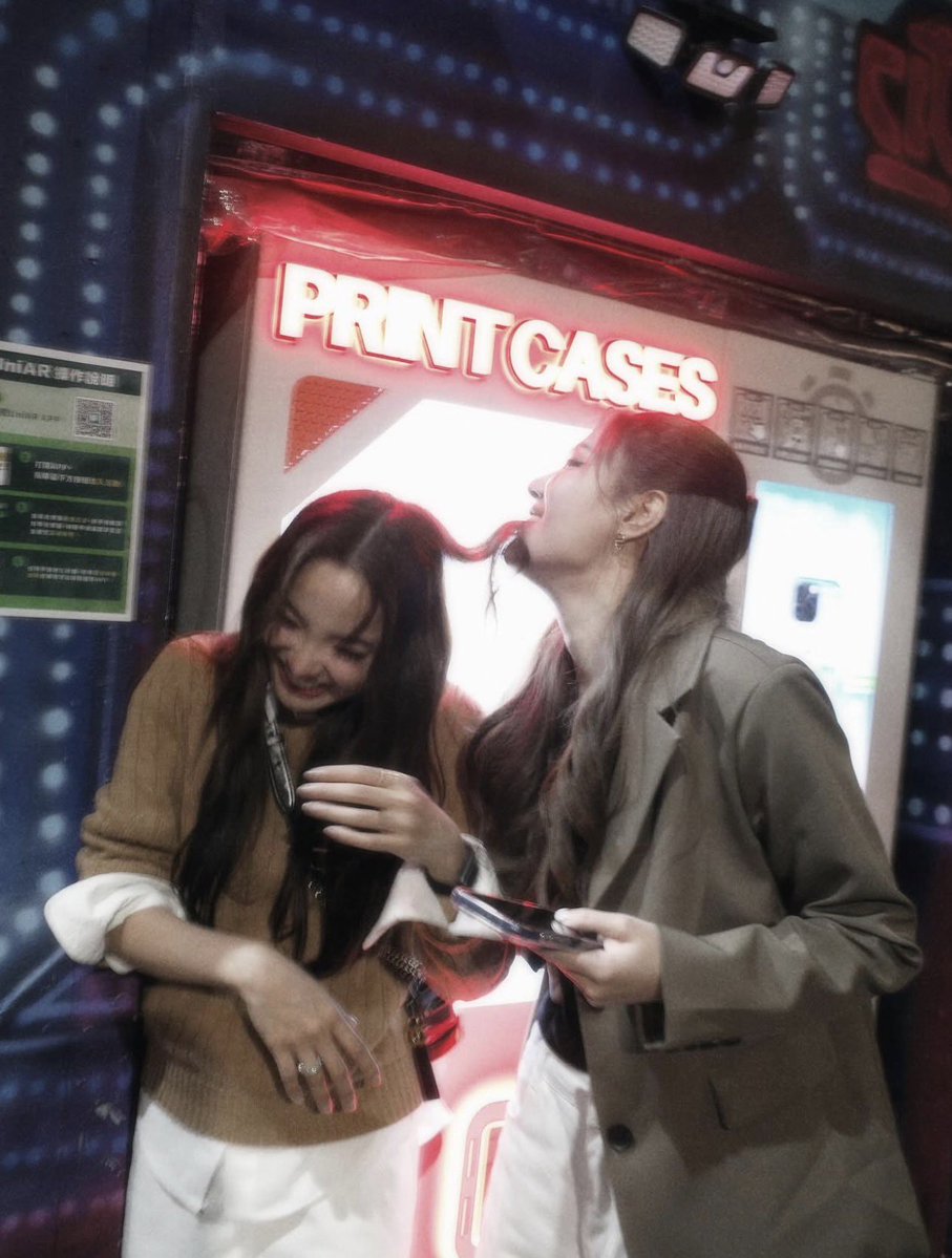 ไอ่อ้วมมมม! กินผมพี่พัดทำไม55555 //ไอ่เด็กแสบเอ๊ยย

#โซแบม #พัดชาพลอย