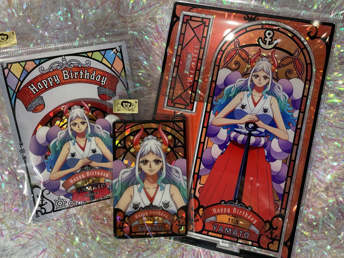 おすすめ】麦わらストア限定 HBDステンドグラス風ホログラム缶バッジ