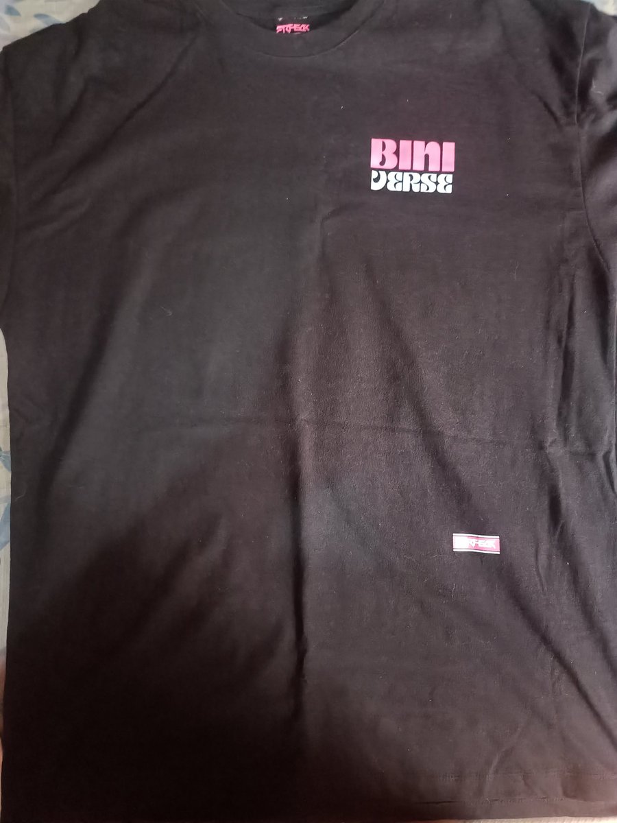 soeunrays's tweet image. wts lfb bini shirt 

BINI oversized shirt series by arthsyck

• used once for solfest
• Large 
• ₱450