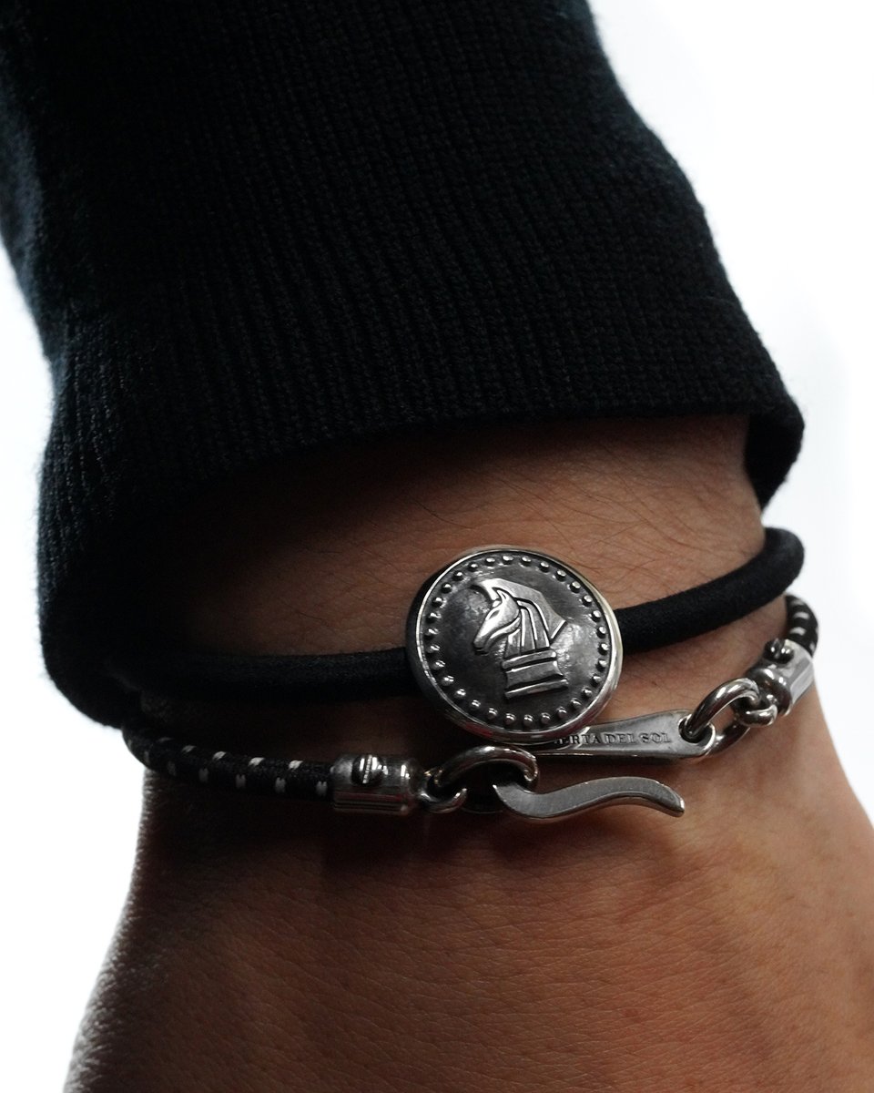 PUERTA_EBISU's tweet photo. 【Bracelet】
伸縮性のあるゴムを採用し、スポーツシーンやアウトドアでも快適にフィット✴︎✴︎✴︎
動きの中でもずれにくく、腕元にスタイリッシュなアクセントをプラスします✴︎✴︎✴︎
　
ITEM No,
A1110/BR1377DOT
https://t.co/YIQ6qD6orP https://t.co/s3XZ8VtnkG