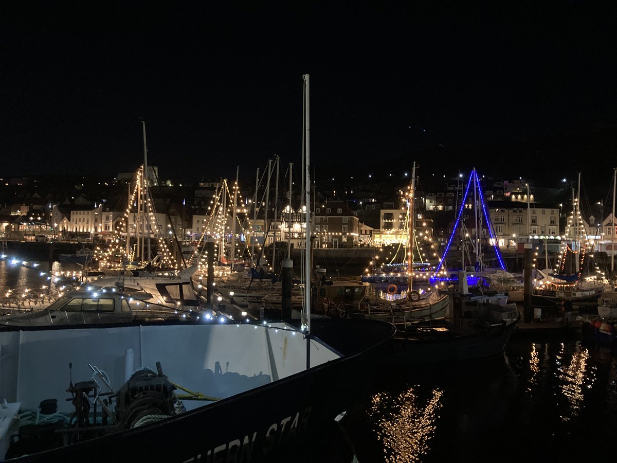 #WednesdayMotivation #WritingCommunity #Scarborough #Wednesdayvibe 🌊 A peaceful evening walk yesterday around the Harbour and the beautiful Christmas lights on show, Scarborough can be so lovely  at this time of year 🌊Have a great day, everyone 👍