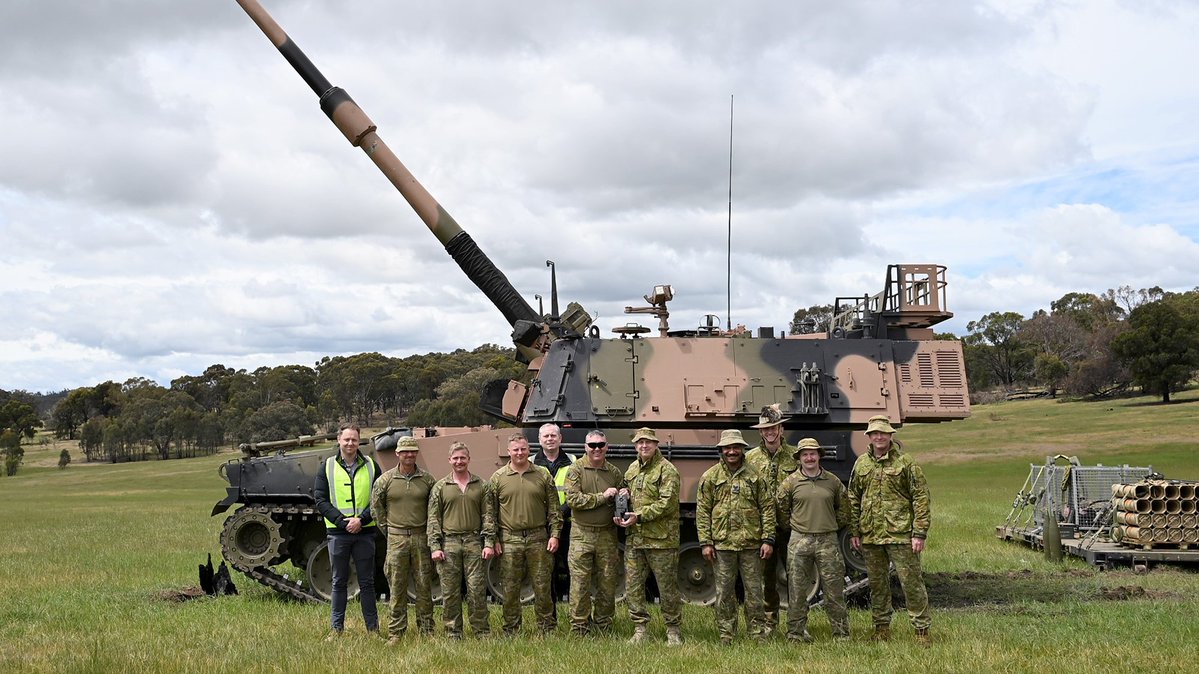 DefenceAust's tweet image. For the first time, @AustralianArmy soldiers have fired a 155mm Huntsman AS9 Self-Propelled Howitzer on Australian soil, marking a major milestone in Army capability.
 
Soldiers from the School of Artillery and 4th Regiment Royal Australian Artillery recently conducted intensive…