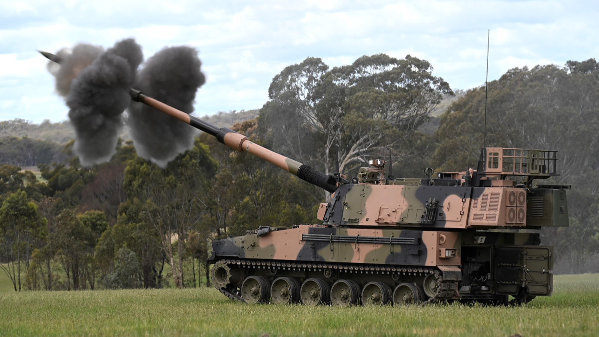 DefenceAust's tweet image. For the first time, @AustralianArmy soldiers have fired a 155mm Huntsman AS9 Self-Propelled Howitzer on Australian soil, marking a major milestone in Army capability.
 
Soldiers from the School of Artillery and 4th Regiment Royal Australian Artillery recently conducted intensive…
