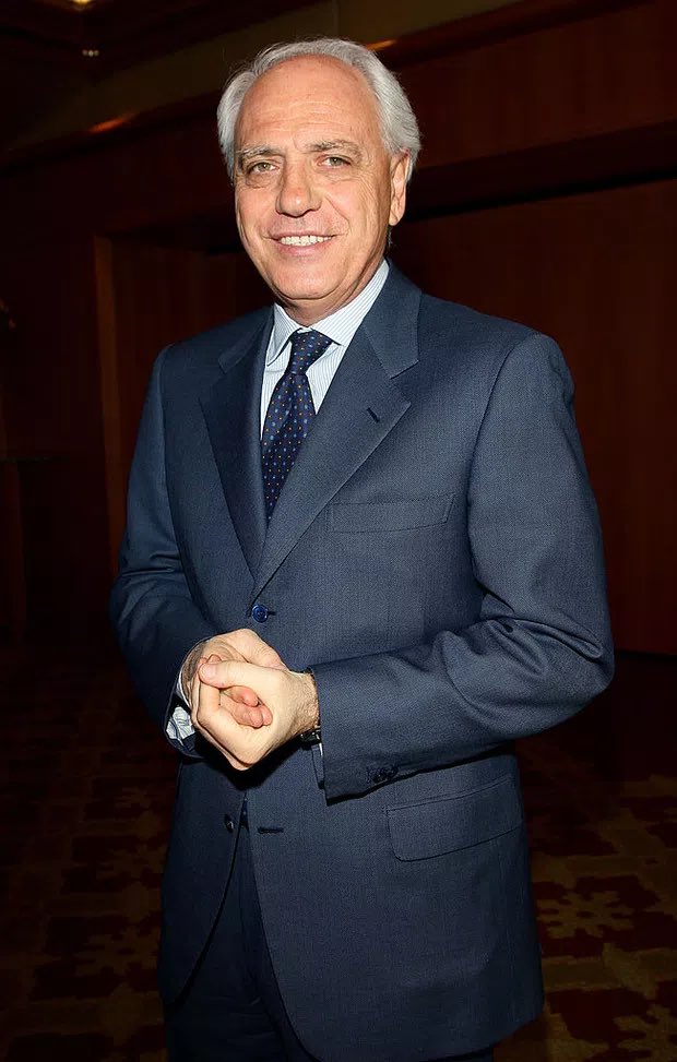 maxluzzi's tweet image. Ieri mattina camminavo in zona Via Solferino a Milano e mi imbatto in questa nostra LEGGENDA.Ho avuto il coraggio di fermarlo e disturbarlo un attimo, si è fermato, mi ha stretto la mano ed abbiamo fatto cinque minuti di chiacchiere sulla NOSTRA JUVENTUS,su quello che siamo oggi.