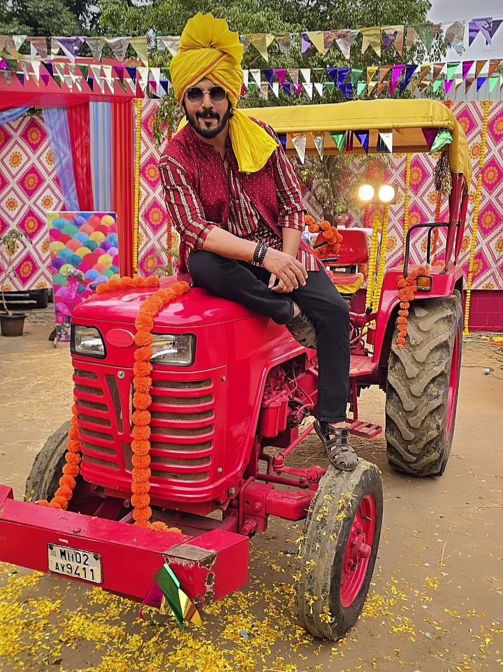 The Punjabi Munda set the vibe.

What a energy #kanwardhillon has bought. He has channelise his inner Punjabi core to the fullest and he correctly said Mere khoon ke andaar jo Punjabiyaat hei woh jaag gayi.

Nailed the entire dance sequence.
#sachindeshmukh #UdneKiAasha