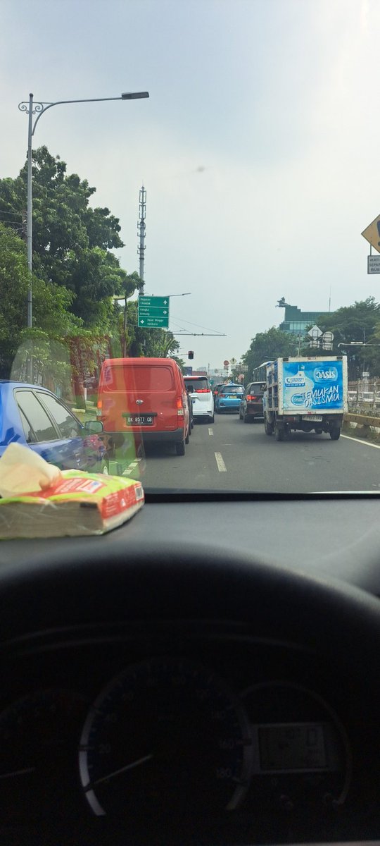 apixiedustt's tweet photo. Definisi bersyukur bahkan untuk hal kecil :

Jalur gw             vs      jalur sebelah https://t.co/40G5v54XPx