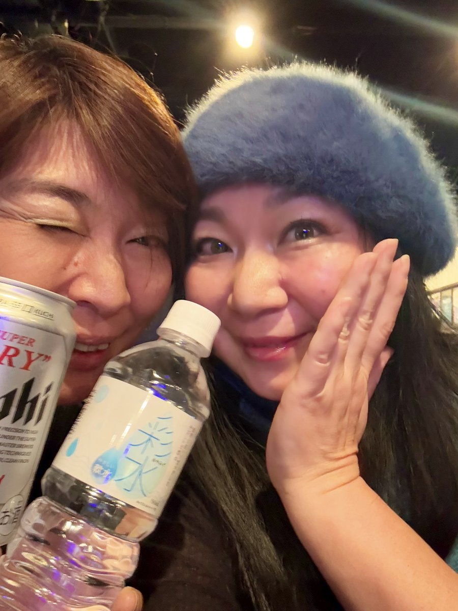 EmilyNodaE_Make's tweet photo. 『This is シュガーズ』
わたくし… ウォーターで
声援隊?!(笑) がはは!!!
A cappella Performer
🔗 https://t.co/a70wSMLg2J
#シュガーズ #アカペラパフォーマー #IWAjI #Echo #PANG #Shinya #神戸 #CASHBOX #regularLIVE #野田エミリー #NEENE #EMake https://t.co/gLTXdC3IMO