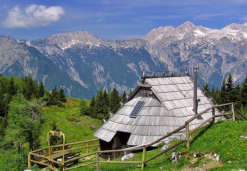 SamaHoole's tweet photo. Weston A. Price climbs into an isolated Swiss valley, 1931. No road. No modern food. Just cattle and tradition.

He's expecting malnourished peasants.

What he finds breaks his understanding of nutrition entirely.

Every person has perfect teeth. Zero cavities. Zero crowding. Wide jaws. Broad faces. Prominent cheekbones.

Their cousins in the valley below? Narrow faces, crooked teeth, chronic illness.

Same genetics. Different food.

The isolated villagers eat 80% of calories from full-fat dairy. Raw milk, aged cheese, rye bread swimming in butter.

Medical records: No TB. No cancer. No heart disease. Easy births. Healthy children.

Price walks two hours down to the modernised village with road access.

Same genes. But this village has white flour, sugar, vegetable oils, canned foods.

The difference is horrifying: Crooked teeth. Weak bones. Tuberculosis. Dental decay. Chronic illness.

The doctor: "We used to be like them. Then the road came twenty years ago."

One generation.

Price photographs both. The evidence is undeniable.

He would see this pattern across six continents. Never varied once.

Traditional food = health. Western food = degeneration.