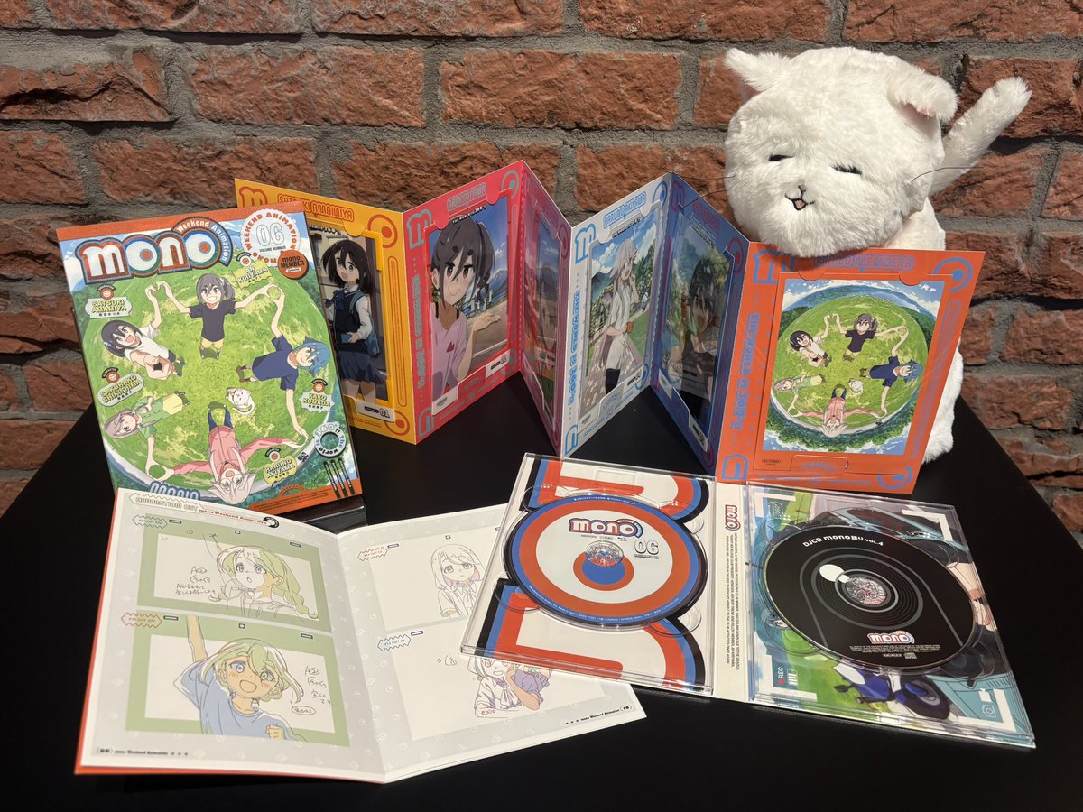 mono_weekend's tweet photo. /⋰

TVアニメ 『mono』
Blu-ray&amp;DVD Vol.6 本日発売！🎉

\⋱

キャラクターデザイン/総作画監督
宮原拓也 描き下ろしデジジャケット！

最後はみんなで"mono"📸🧡

ジャケットカードスタンドも
是非ゲットしてください✨

▷https://t.co/q88gNrUnwb

#mono https://t.co/t0KoLHMUiX