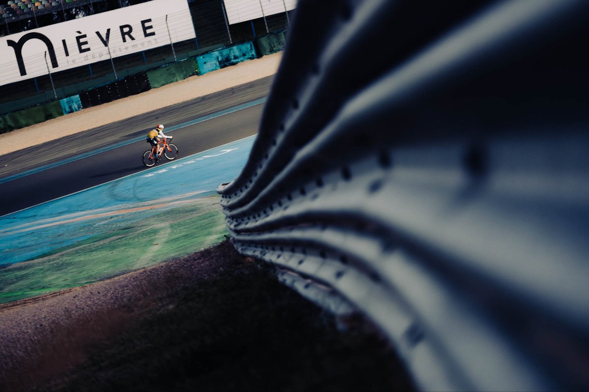 🗓️ Vendredi 01 mai 2026
📍 Circuit international Nevers Magny-Cours
⏱️ De 12h à minuit 
🚴‍♂️ En solo
🚴‍♀️ En équipe de 2/4/6 
🚴 En roulage libre
🎆 Animations, food truck, feu d’artifice !

Infos et inscriptions sur notre site internet 
12heuresvelo.fr