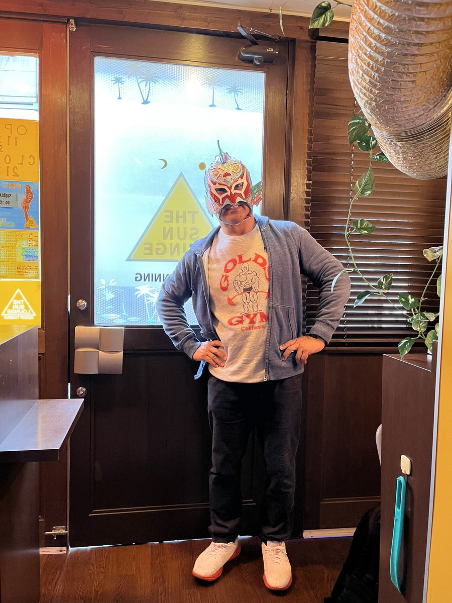 gurukunmask's tweet image. 枚方在住時よく通った日焼けサロン「THE SUN LOUNGE」さんに久々に伺いました！
枚方市唯一の日サロ！
ポスターご掲示ありがとうございますー！！
#rd_pw
#なんくるないサーキット2025
#枚方市