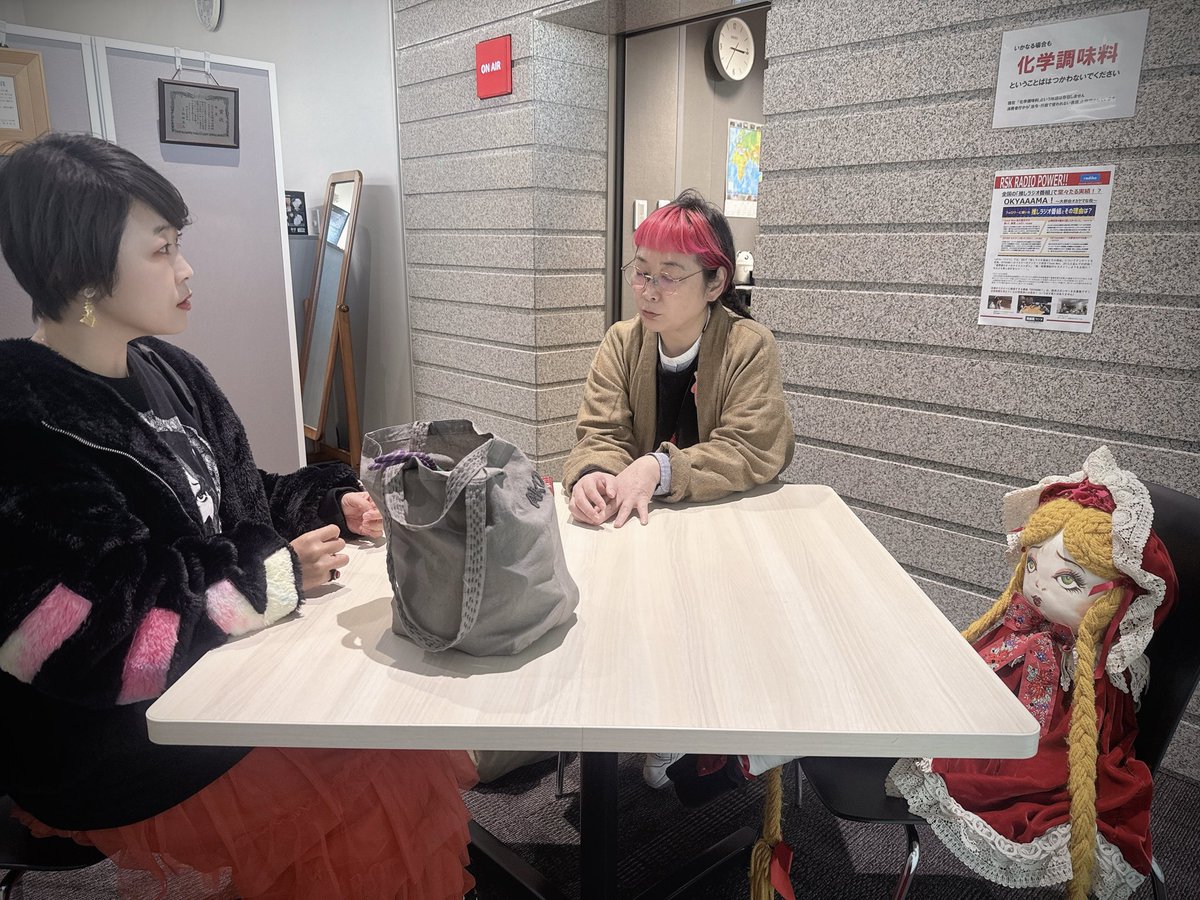 岡山着🍑！
お友達の松山智里さんの素敵なTea salon“CLOUD9”でひと休憩させていただいてから🫖RSKラジオ局へ♪
お久しぶりのひろぽん♪