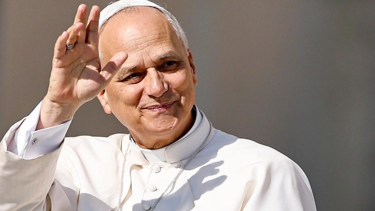 ردّاً على رسالة "الحزب"، قال #البابا_لاوون بصراحة: "نزع السلاح  هو الطريق الوحيد للسلام.. الأسلحة تقتُل أمّا التفاوض والوساطة والحوار فتبني". #سلم_السلاح