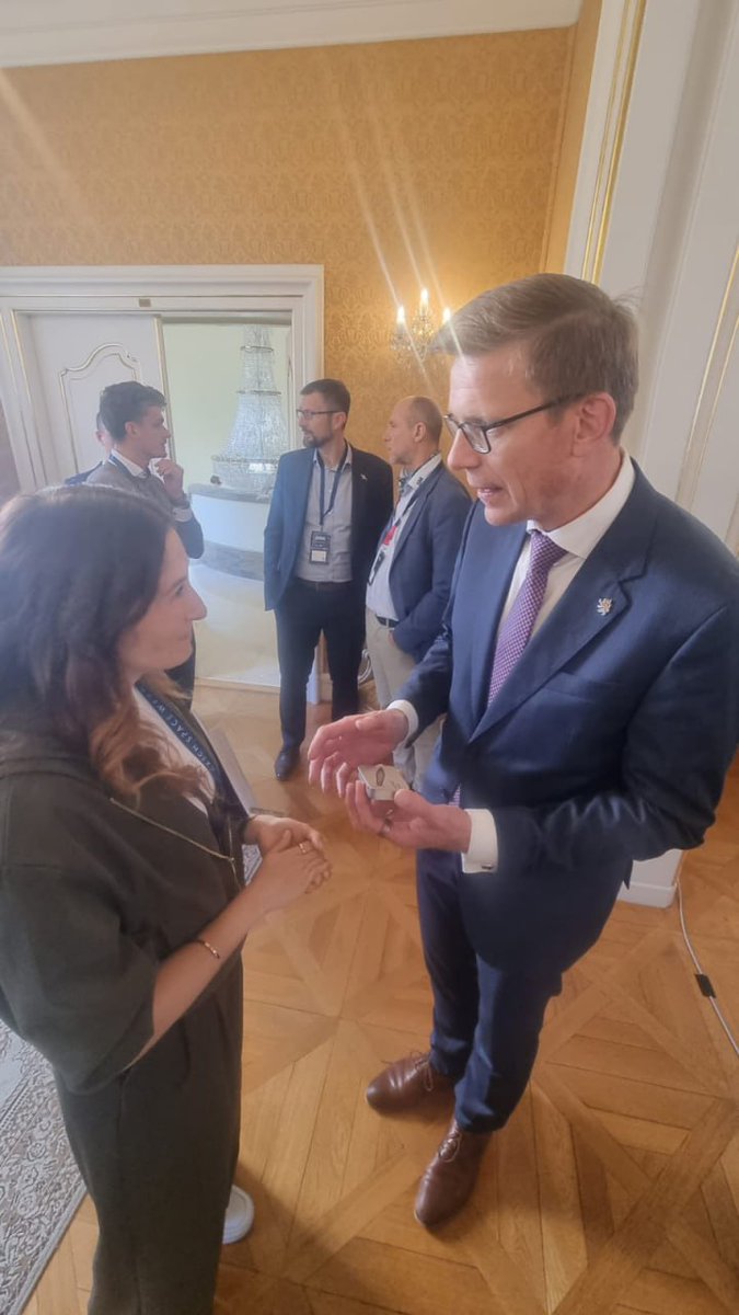 Budou Vánoce a tak třeba někomu uděláte radost otevírákem na pivo z hlavně tanku T-80BV. Klidně i sobě. Celá vaše částka za takový nákup pak poputuje na frontu ve formě elektrocentrál, nabíjecích stanic a jiného důležitého vybavení. Více na SaveLivesUA.eu/eshop! 😉🎄✌️