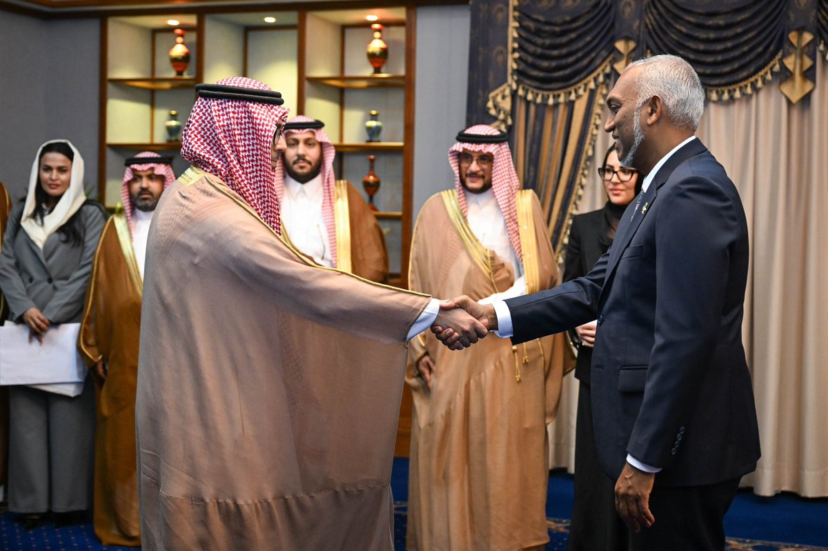 presidencymv's tweet image. Saudi Arabian Business Delegation pays courtesy call on President 
presidency.gov.mv/Press/Article/…