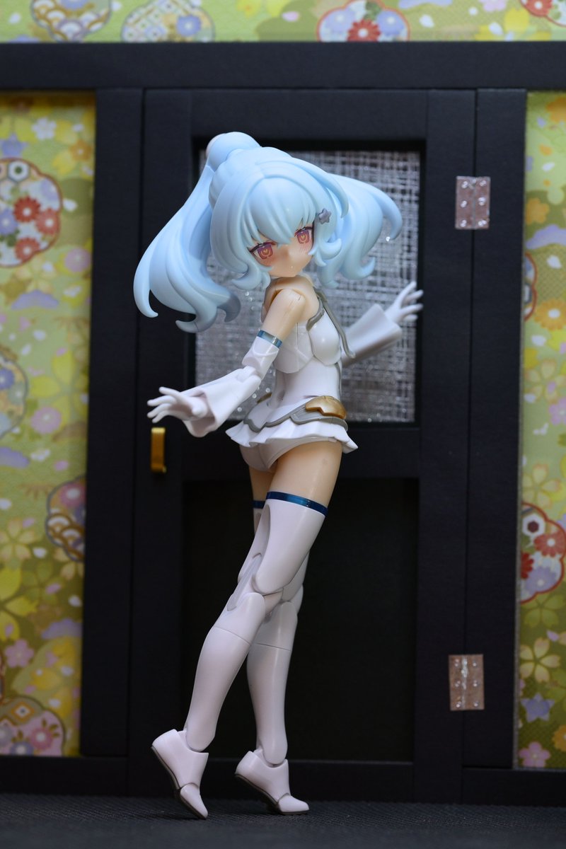 ❄️🌸 Yuki Tu-chan steps out shyly…
Borrowed Aika-chan’s outfit, she looks like a tiny snowflower in early sunlight.
She checks the sleeves, the hem… her glowing cheeks tell the truth—
she’s adorably beautiful. 💗✨
#プニモフ #アリスギア #メガミデバイス #ユキツー #ガルプラ