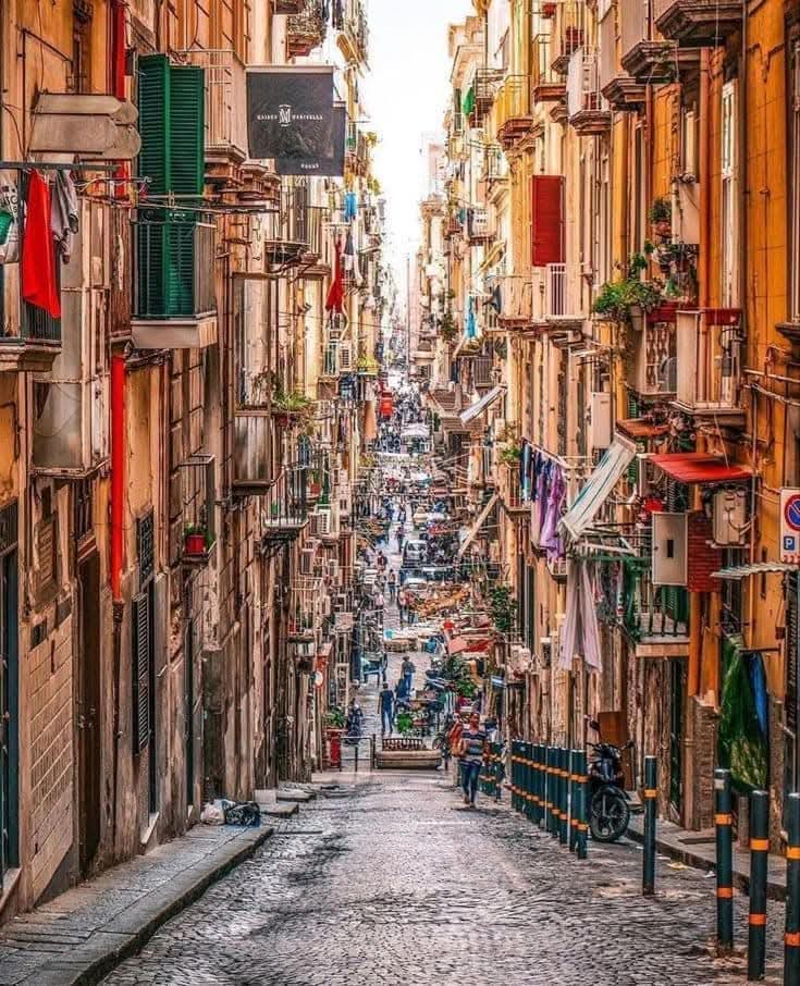 CuoreIschitano's tweet image. Ci sono posti in cui vai una volta sola e ti basta… 
e poi c&apos;è Napoli...🩵

Cit. John Turturro

 #napolinelcuore