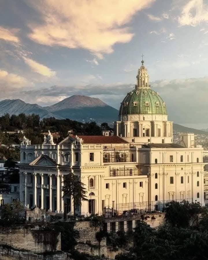 CuoreIschitano's tweet image. Ci sono posti in cui vai una volta sola e ti basta… 
e poi c&apos;è Napoli...🩵

Cit. John Turturro

 #napolinelcuore