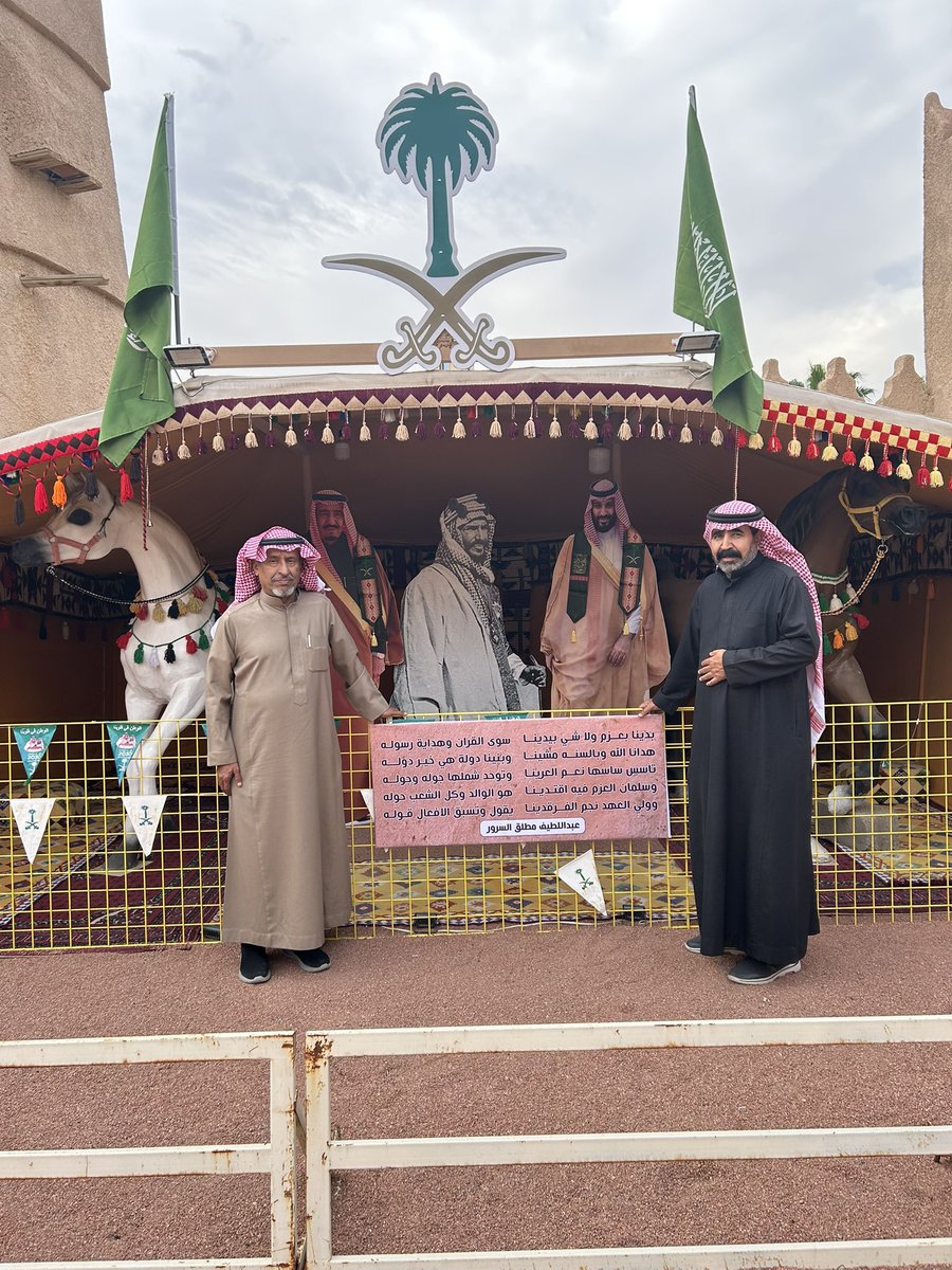 بدعوةٍ كريمة من أخي وصديقي الشيخ مطلق بن سرور الشمري تشرفت بزيارة #حائل والالتقاء بإخوانه وأبنائه الكرام وبمجموعة من الأخوة والأصدقاء كما تشرفت بزيارة قريته التراثية الرائعة شاكرًا لأبي ناصر دعوته وحفاوته وكرم ضيافته .
<a href="/afaaiziz/">طـلال بـن مـطلق الـسرور</a> 
<a href="/DrAlolaiwi/">أ. د . صالح بن أحمد العليوي🇸🇦</a> 
<a href="/AlBayrak121/">صحيفة أهل البيرق</a> 
<a href="/miqdam80/">عبدالرحمن الحيدر</a>