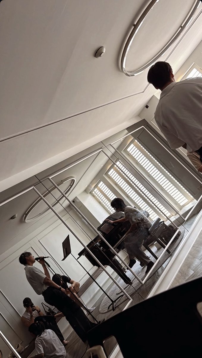 euroyswofficial's tweet image. Euro&apos;s Update 💫
igs : euroyotsawat 

“ 🌲✨🎤 ” 

#ยูโรยศวรรธน์ #Euroyotsawat