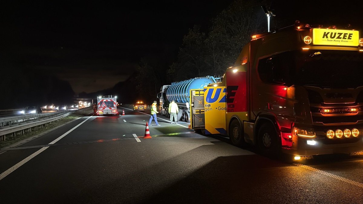 Vrachtwagenberging op A4 bij Hoogerheide