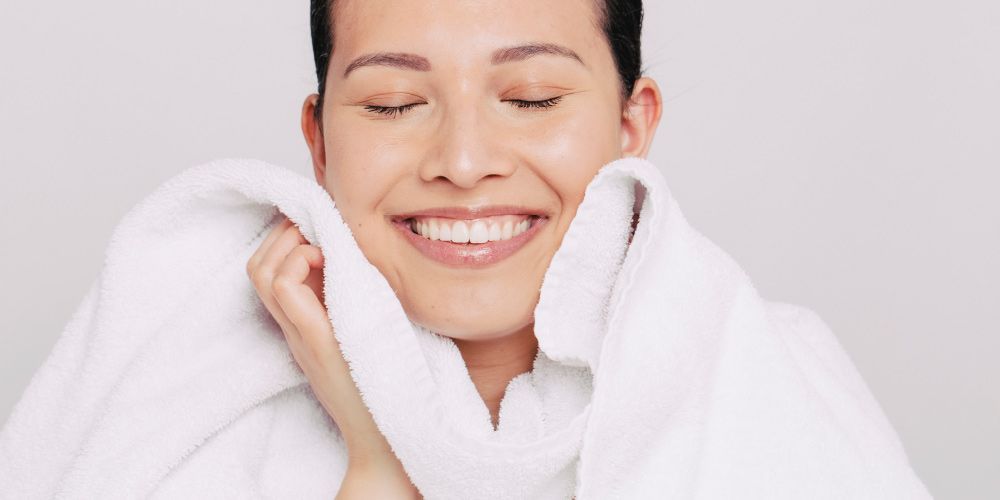 Reinigen is de eerste stap naar een mooie huid. Je voorkomt er onzuiverheden en uiteindelijk zelfs rimpels mee. Maar reinig je wel op de goede manier? Gebruik jij een product dat je niet afspoelt? Dan kun je beter overstappen … En nog meer tips: buff.ly/L3pWRRw