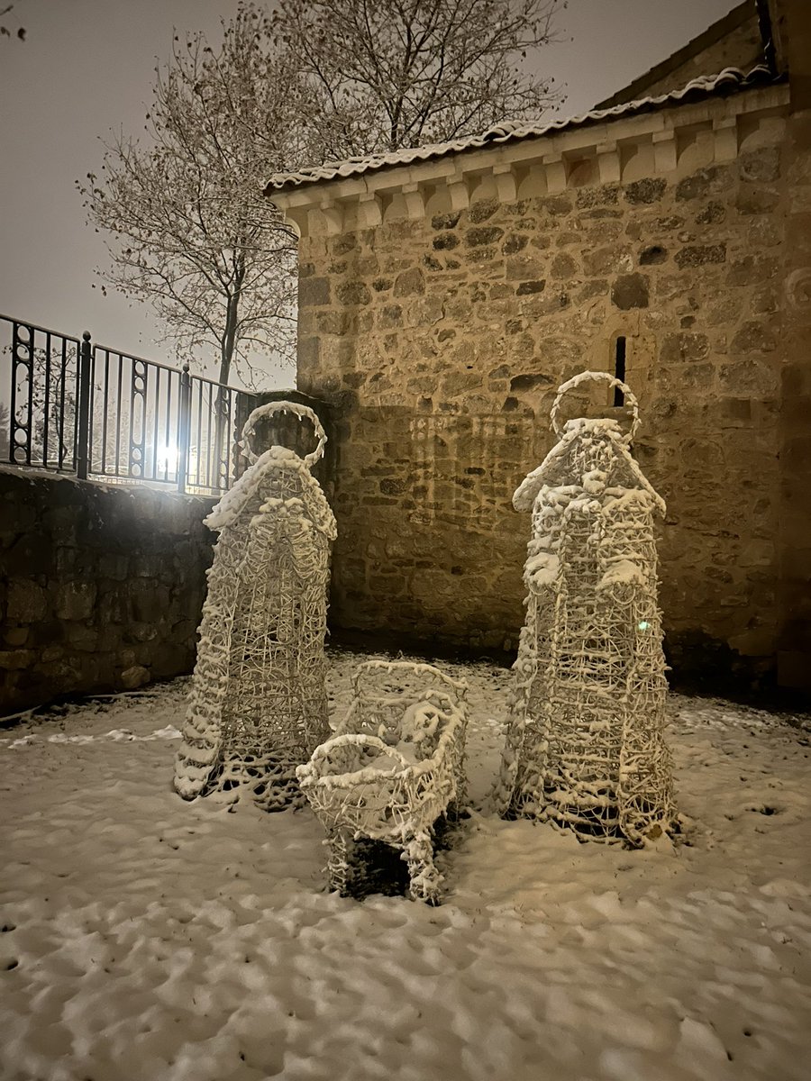Buenos días desde #Torrecaballeros.

<a href="/meteosegovia/">Adrián Escobar</a> <a href="/AEMET_CyL/">AEMET_CastillayLeon</a> <a href="/SierraMeteo/">Meteo Sierra de Guadarrama⛈🍂🍄</a> <a href="/tiempobrasero/">Tutiempo</a> <a href="/ElTiempo_tve/">El Tiempo en TVE</a>
