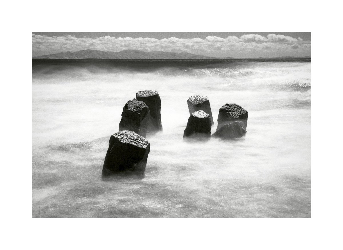 大島宗久写真展「汀、あるいは灯」が本日よりはじまりました。
皆様のご来廊お待ちしております。

会期：2025.12.3（水）〜12/27（土）
時間：14:00〜19:00
※日・月・火 休廊

作家在廊日
毎週 金・土

会場：
S3 Gallery TOKYO
〒171-0032
東京都豊島区雑司が谷3-6-6
s3gallery.jp