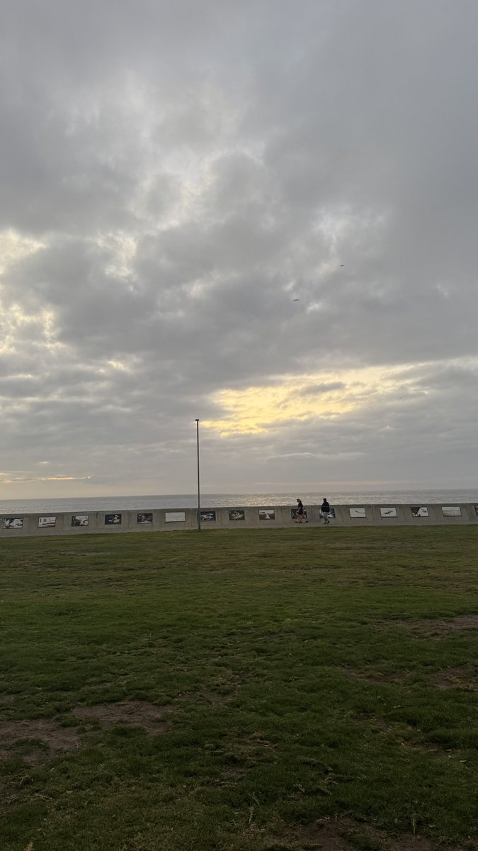 mdi2n's tweet photo. صباح الخير 
سعد بن جدلان يقدّم نصيحه بداية الصباح ويقول :

عشان أحلامك ابذل أضعاف الجهود  
وباب الأمل بين المحانّي شرّعه

لا تنظر لماضيك لأنه لا يعود  
فكّر بحاضرك الجديد وسنّعـه https://t.co/82zd93nJv6