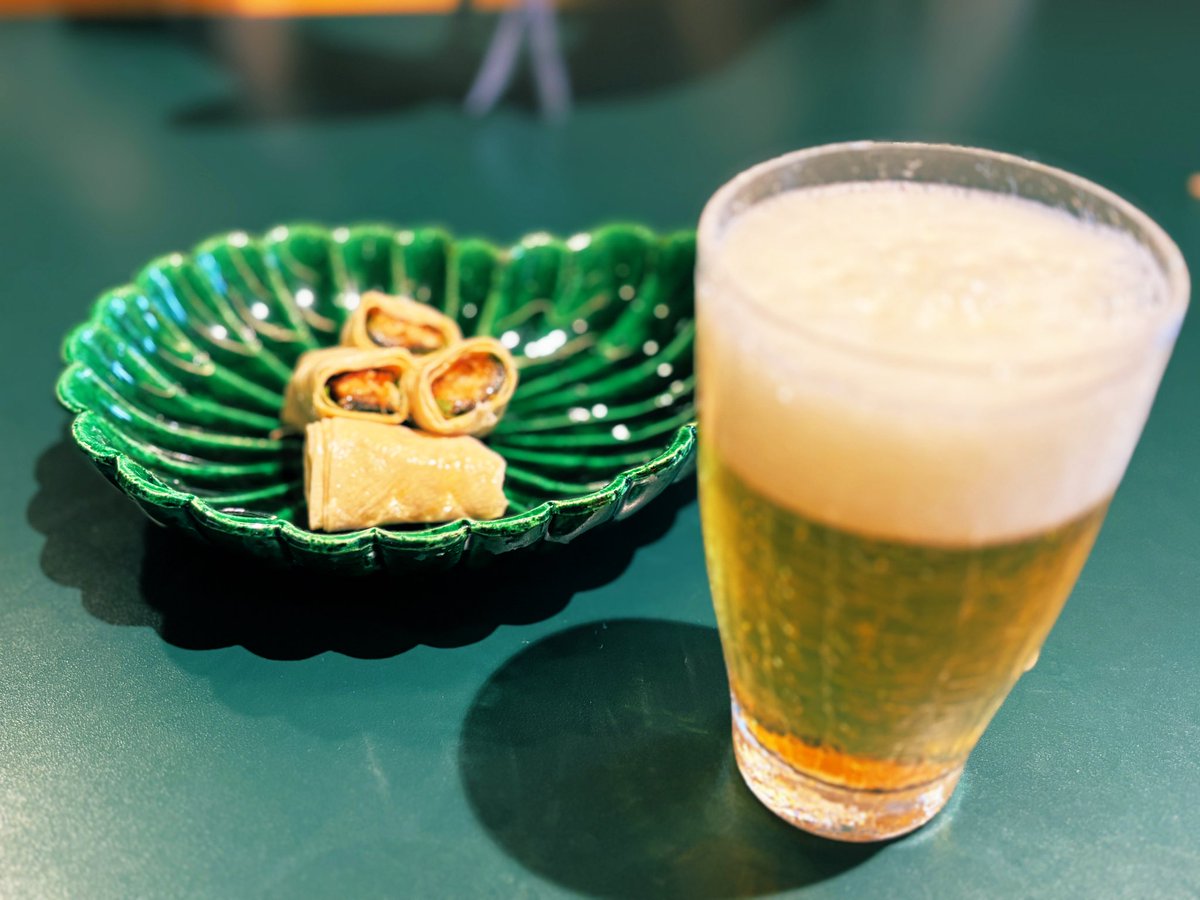 libetotti's tweet image. 昨日は嫁デートで贅沢ランチ！
嵐山の有名店でうなぎϵ( 'Θ' )϶

隣の席でおばサマ達がワイワイしてたけど💧

でもそれを見て、嫁が友達と毎週いいランチに
行けるくらい稼ぎたいと思った

外国人観光客は少し減った気もするけど
メイン通りは相変わらず混んでました