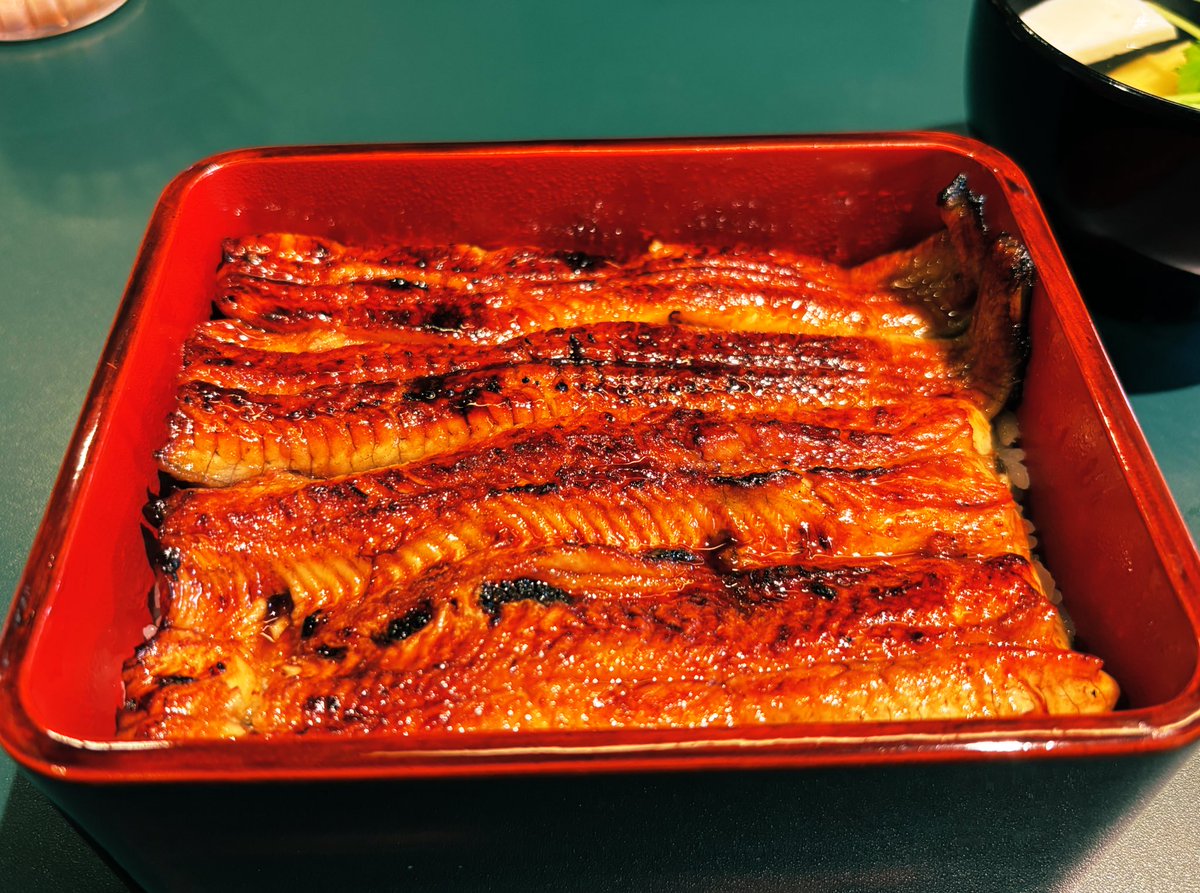 libetotti's tweet image. 昨日は嫁デートで贅沢ランチ！
嵐山の有名店でうなぎϵ( 'Θ' )϶

隣の席でおばサマ達がワイワイしてたけど💧

でもそれを見て、嫁が友達と毎週いいランチに
行けるくらい稼ぎたいと思った

外国人観光客は少し減った気もするけど
メイン通りは相変わらず混んでました