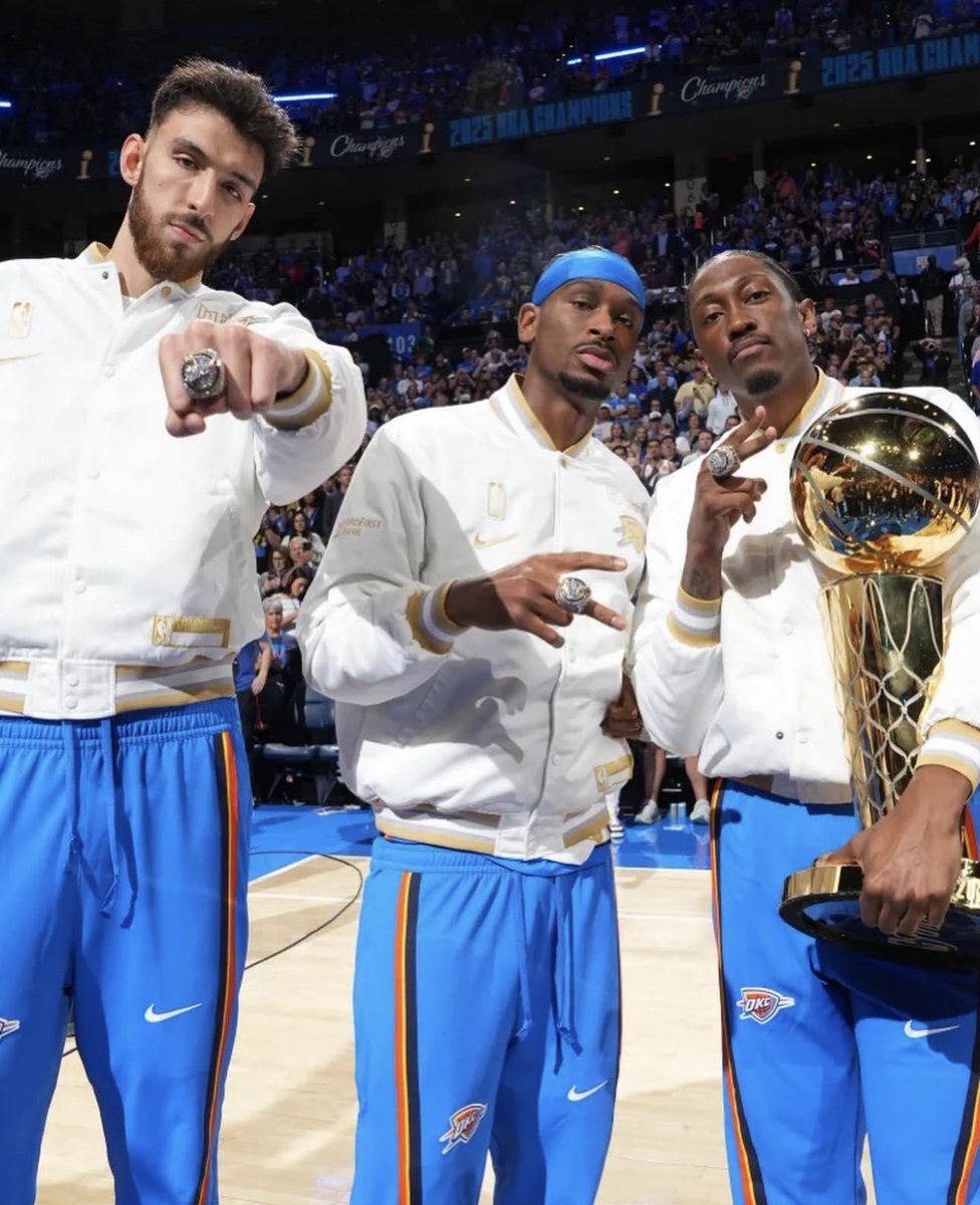 Three_Cone's tweet image. Shai Gilgeous-Alexander:
38 PTS | 3 REB | 4 AST | 5/6 3PM

Jalen Williams:
22 PTS | 3 REB | 6 AST | 61.9 TS%

Chet Holmgren:
21 PTS | 8 REB | 3 AST | 78.8 TS%

The best big three on the planet is back