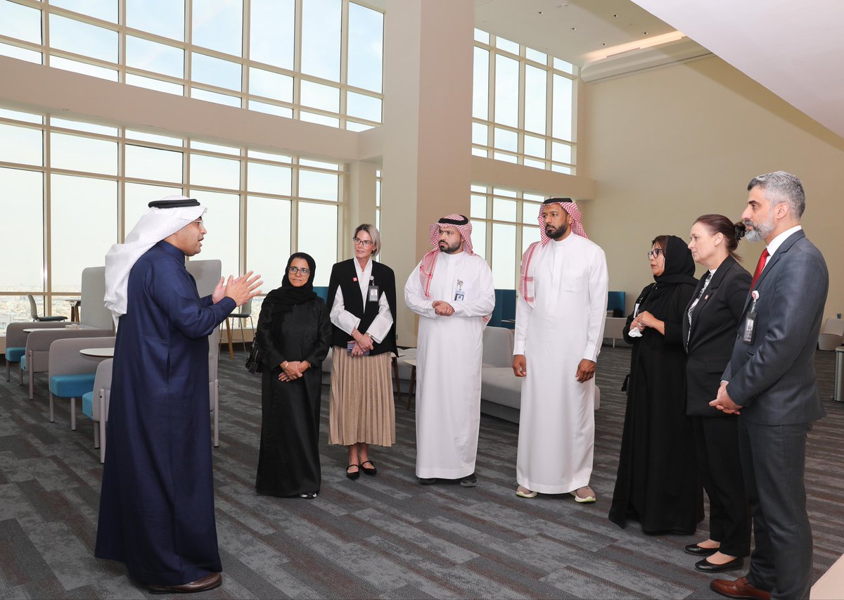 نيابةً عن سعادة عميد #كلية_الدكتور_سليمان_الحبيب_للمعرفة

سعادة وكيل الكلية للتطوير والتخطيط والجودة الدكتور عدنان عناب يستقبل وفدًا من كلية الموسى للعلوم الصحية، وجرى خلال اللقاء مناقشة سبل التعاون في المجالات التعليمية والأكاديمية.