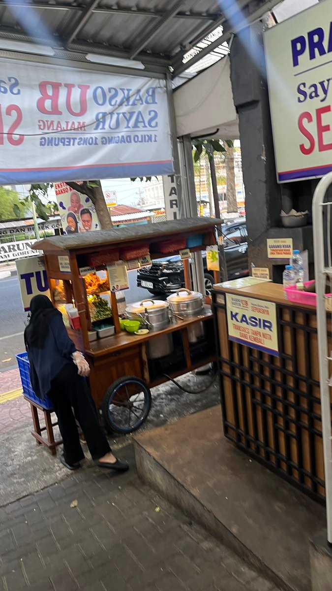 everythinggg08's tweet image. Makan bakso dulu @babyptr__ 
.
.
#batu #malang #bakso