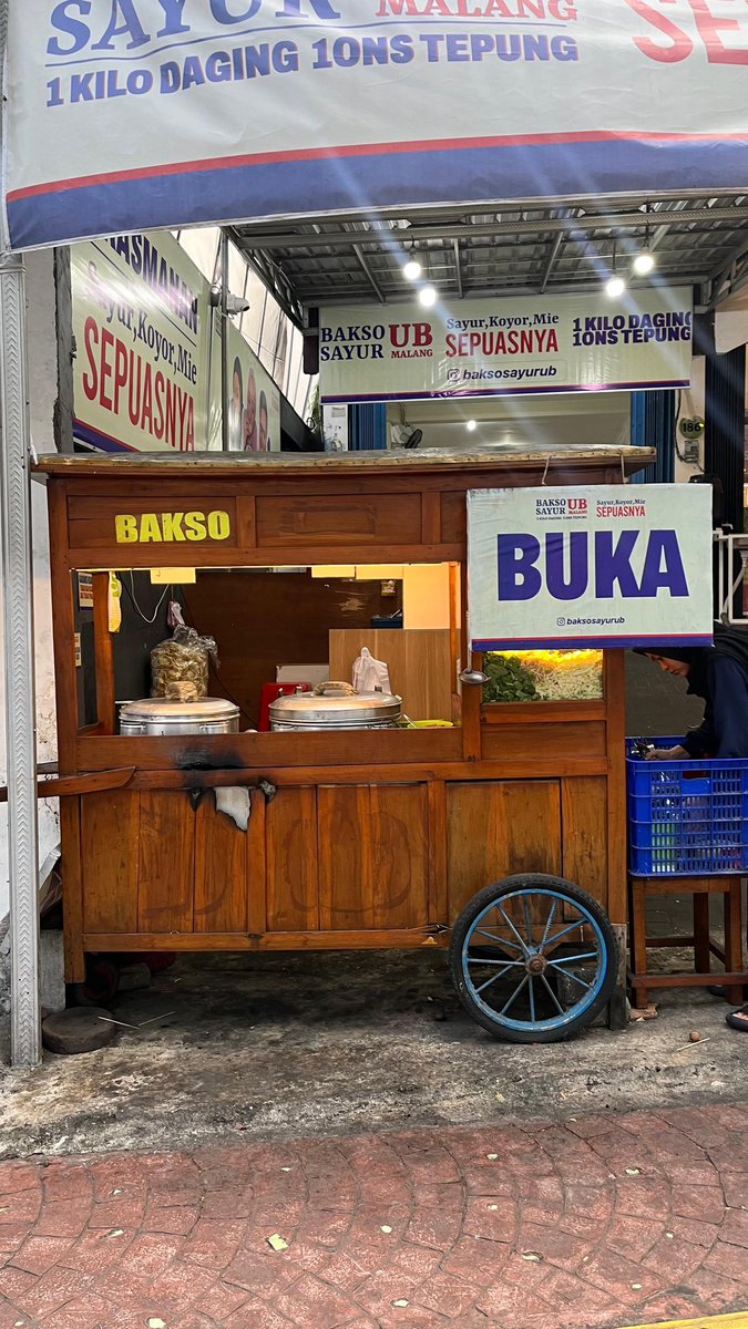 everythinggg08's tweet image. Makan bakso dulu @babyptr__ 
.
.
#batu #malang #bakso