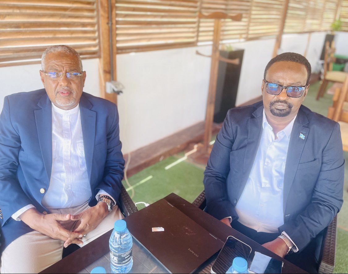 AbdulnuurSheikh's tweet image. Bismillah 

Waxaan maanta waqti isla qaadannay Madaxweyne ku xigeenka Hirshabele Mudane Yusuf Ahmed Hagar.

Waxaan ka wada hadalnay Xaaladda iyo siyaasadda guud ee dalka, Hirshabele iyo Hiiraan.

Kulanku wuxuu ku dhamaaday guul, isfaham iyo walaaltinimo,