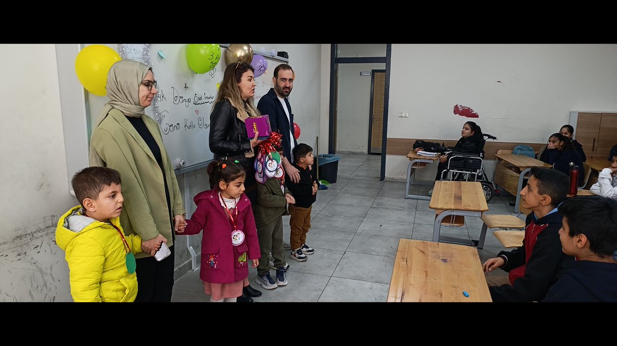 3 Aralık Dünya engelliler günü nedeniyle Perran İnci Kolağası Özel Eğitim Anaokulu öğrencilerini okulumuzda ağırlayarak farkındalık etkinliği düzeledik, emeği geçen Öğrencilerimize teşekkür ediyoruz.
<a href="/mserkansahin/">Dr. Muhammed Serkan SAHIN</a> 
#3AralıkDuenyaEngellilerGuenue