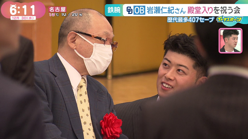 ドラゴンズ

新守護神が落合監督と会話