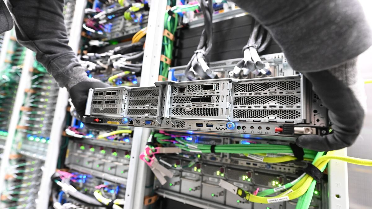 lopezunwired's tweet image. Amazon challenges competitors with on-premises Nvidia ‘AI Factories’ dlvr.it/TPbqRq #Amazon #Technology #AmazonWebServices #CloudComputing