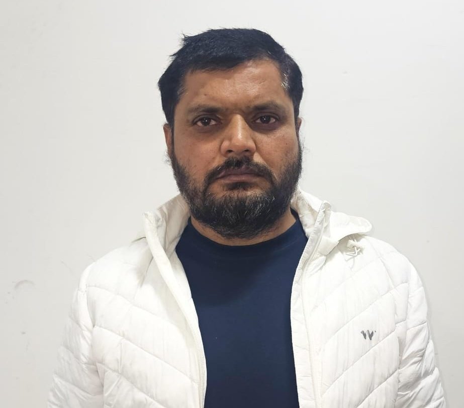 - Bro became Constable 
- Looted 8 KG gold
- Suspended from Job
- Made illegal codeine cough syrup Factory
- Owns Rs 1,900 Crores of Assets 

All this with a starting salary of just Rs 35,000 per month.

Power of Compounding and discipline investment 🤡