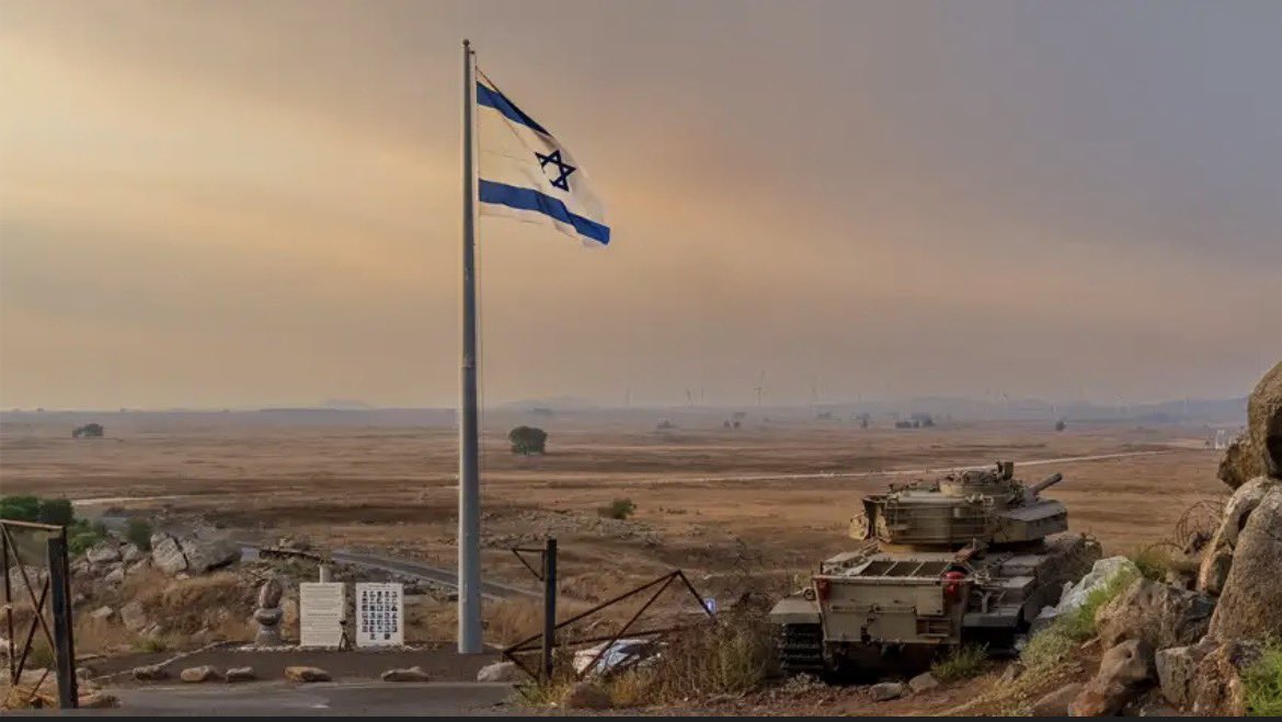 C’est une tradition : chaque année, l’ <a href="/ONU_fr/">Nations Unies (ONU)</a>     appelle Israël 🇮🇱 à se retirer du Golan. Mais, étrangement, lors de ces mêmes sessions, l’ONU ne formule aucune demande de retrait à la 🇫🇷 pour l’Alsace, au Royaume-Uni 🇬🇧 pour Gibraltar, à l’Espagne 🇪🇸 pour Ceuta et Melilla, ou