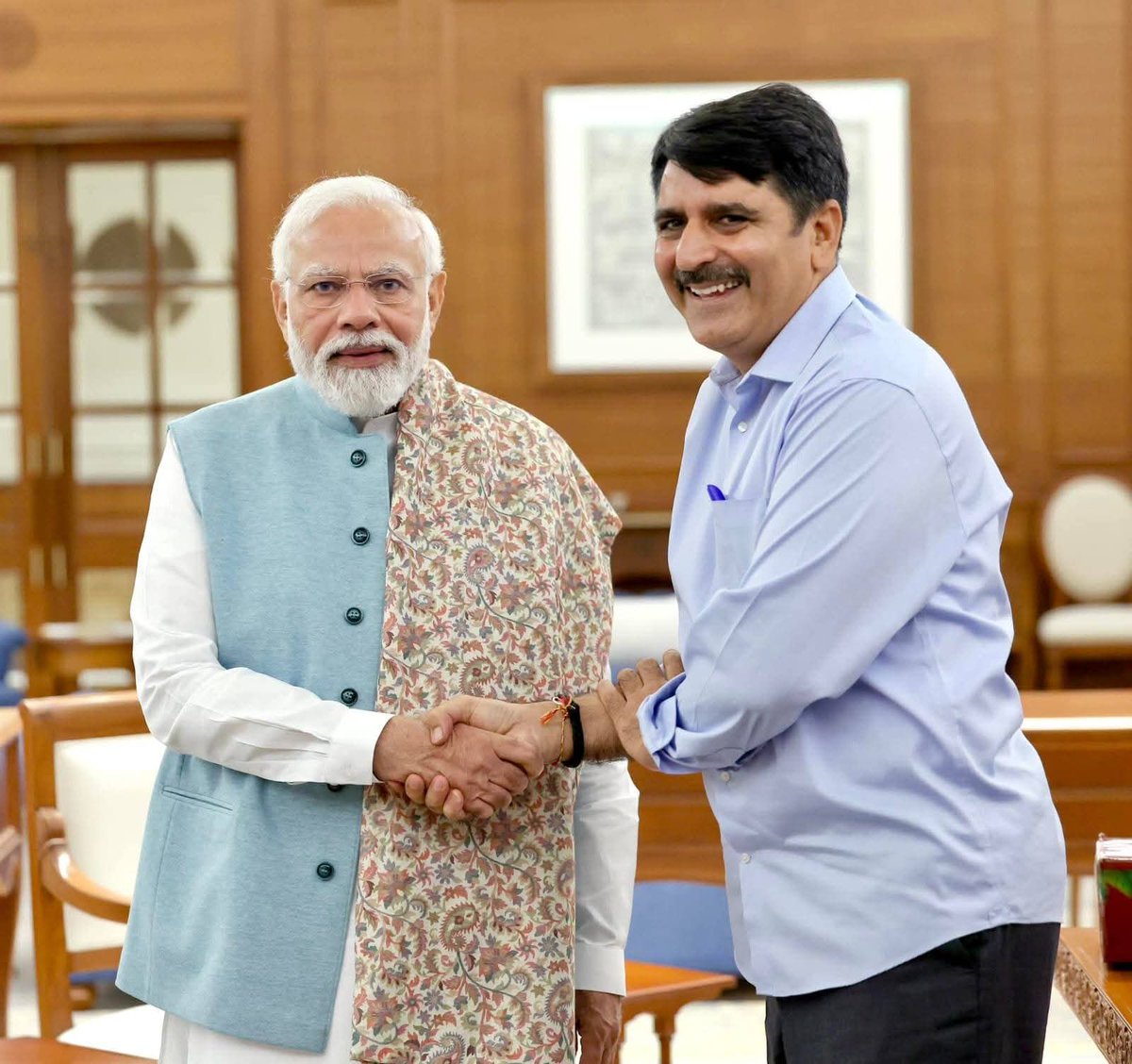 થરાદના લોકપ્રિય ધારાસભ્ય અને ગુજરાત વિધાનસભાના માનનીય અધ્યક્ષ, તથા બનાસ ડેરીના સફળ ચેરમેન — શંકરભાઈ ચૌધરી સાહેબ ને જન્મદિવસની હાર્દિક શુભકામનાઓ. 🎉
🙏 ભગવાન તમને સારું આરોગ્ય, દીર્ઘાયુષ્ય અને પ્રજા કલ્યાણ ના કામ કરવાની વધુ શક્તિ આપે તેવી શુભકામનાઓ સાહેબ <a href="/ChaudhryShankar/">Shankar Chaudhary</a>