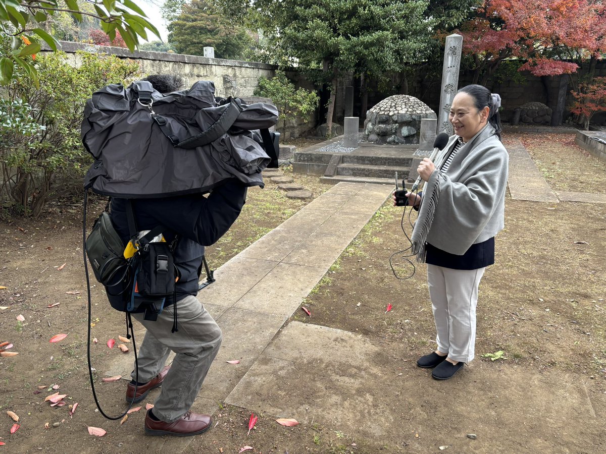 yamagishimadam's tweet image. 本日、フジテレビの取材を受けました。

墓じまいはもう国民的課題ですね。

機材が面白くて
レポーターの真似っこもさせてもらいました😂

今日は雑誌2誌、テレビ2局の取材デー

上京するといつもスケジュールが満杯です。

一昨日は、NHK交響楽団メンバーや音楽関係者とゴルフ⛳️…